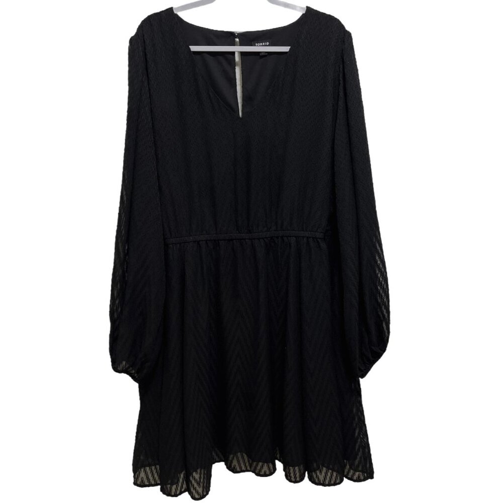 0475 Plus Torrid Oversized Flowy Long Sleeve Sheer Lined Dress  Black
